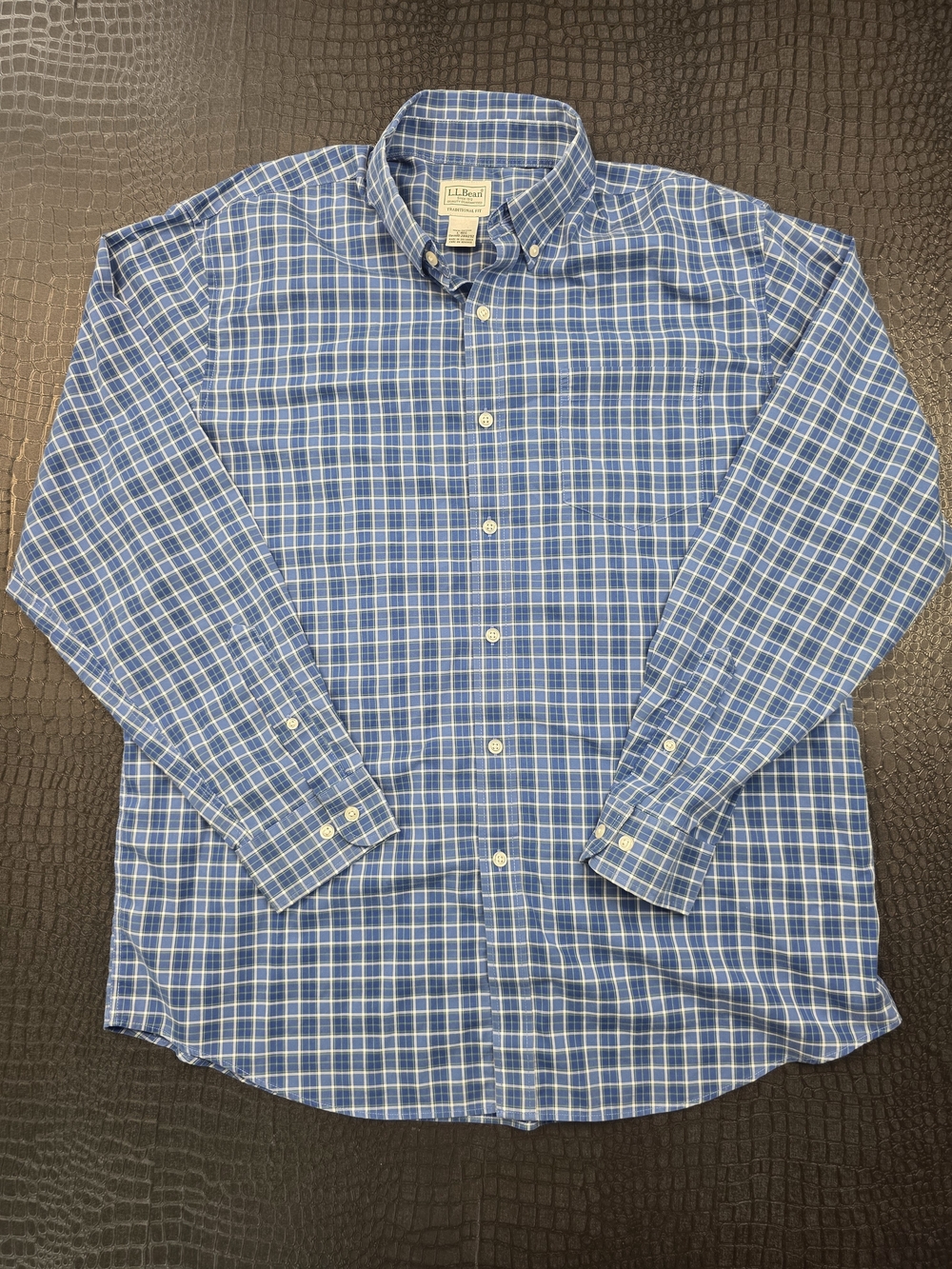 L.L. Bean Plaid Button Down Traditional Fit Size L / Blue Green White Checkered